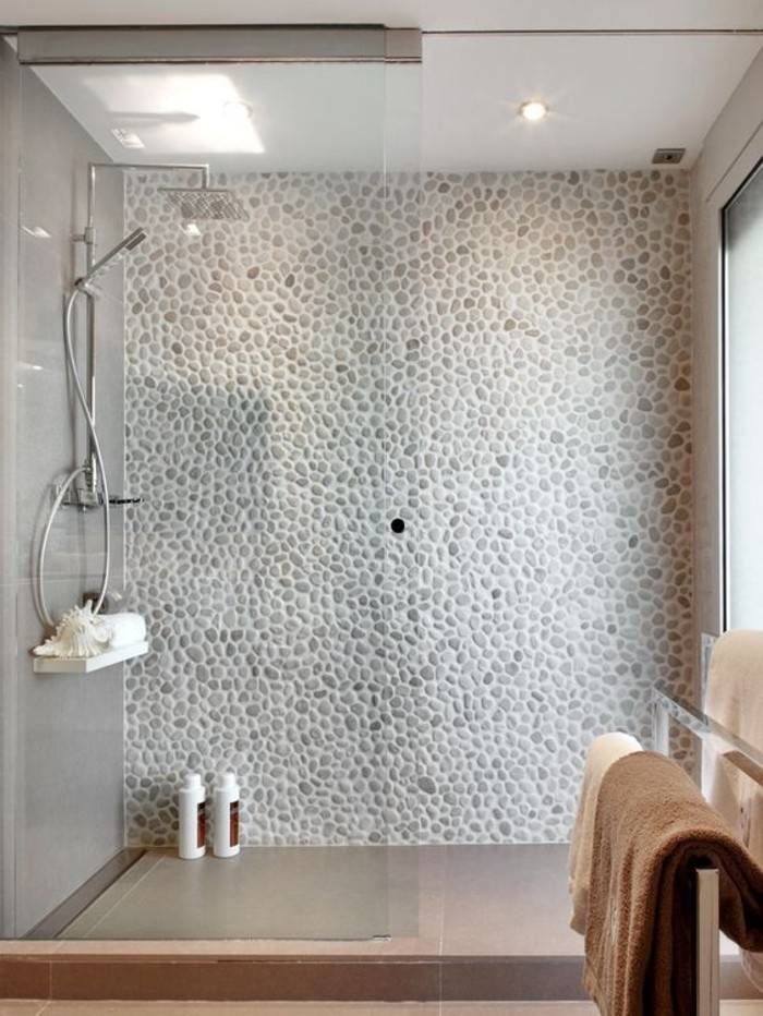 Salle de bain douche à l'italienne chez Pisano Matériaux à Six-Fours